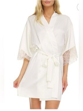 NWT 3 piece Flora Nikrooz bridal chemise and short set